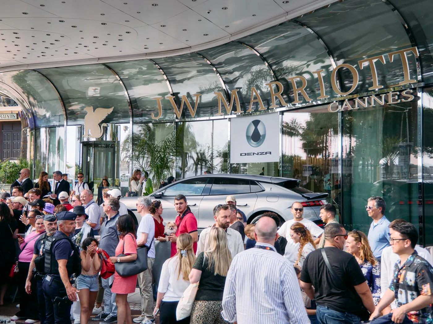 Hotel Arrivals & Departures